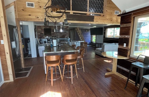 Fulton House | Coastal Artist’s Escape with Pool