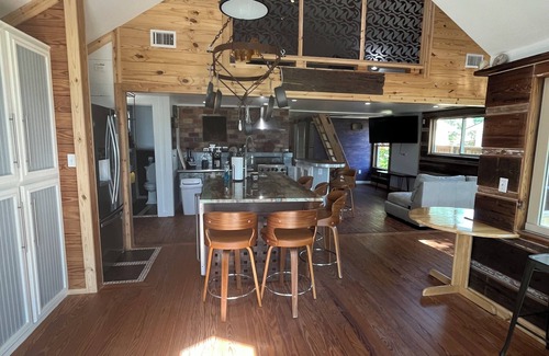 Fulton House | Coastal Artist’s Escape with Pool