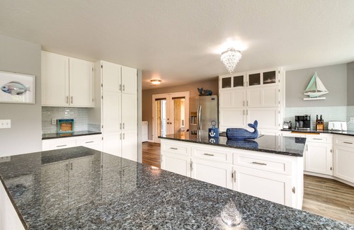 Bandon House | Coastal Bandon Vacation Rental: Walk to Beach!