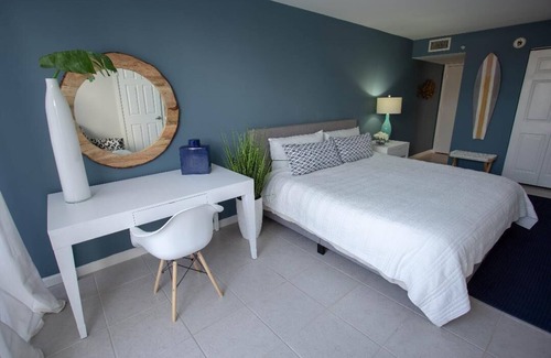Hutchinson Island South Condo | Coastal Beach Cottage Style Condo