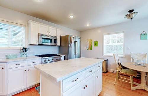 Seaside House | Coastal beach retreat with deck, grill, fireplace, washer/dryer, and free WiFi