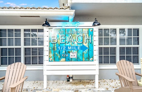 Coral Ridge Apartment | Coastal Beach Studio! Walk to Beach & Shops!
