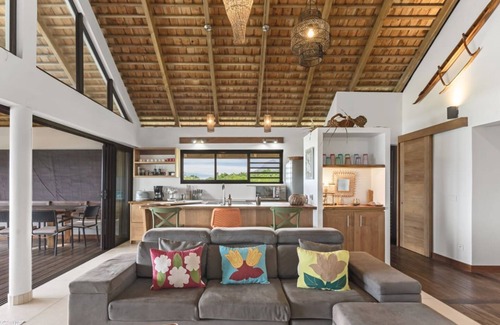 Temae House | Coastal Bliss: 1BR Bungalow by the Sea in Moorea
