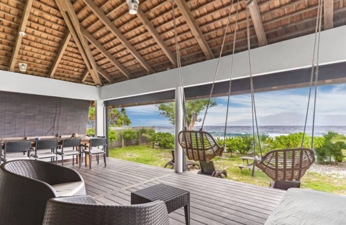 Temae House | Coastal Bliss: 1BR Bungalow by the Sea in Moorea
