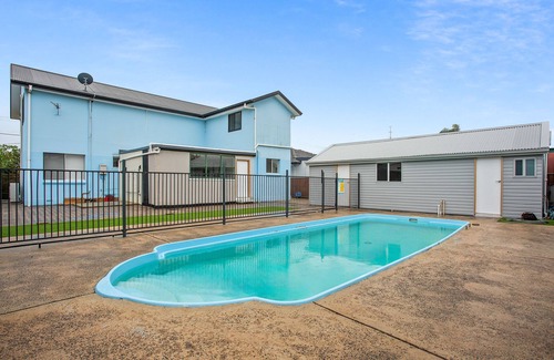 Windang House | Coastal Blue - Huge family home