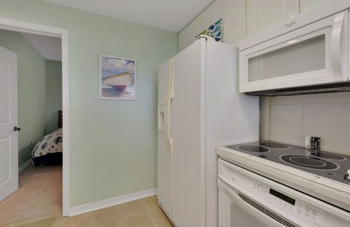 Navarre Beach Condo | Coastal Breeze | 🌊 3BR Gulf-Front | Pool | 6 Chairs and 2 Umbrellas Included ☀️
