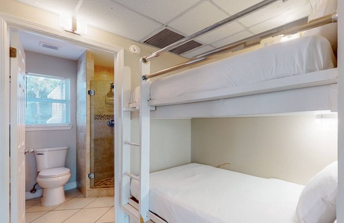 Crystal Beach Condo | Coastal, bright unit, Steps to the gulf, Walk to restaurants