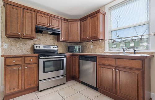 Downtown Historic District House | Coastal Bungalow in heart of St. Augustine, Grill + Firepit