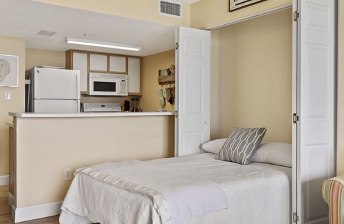 Ocean Drive Condo | Coastal Charm @ Verandas By The Sea #902* Updated*Oceanfront View*HotTub*Pool