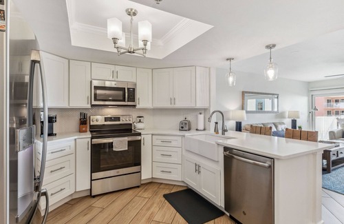 Indian Shores Condo | Coastal Charm Oceanview 3BR Condo w/ Heated Pool