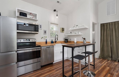 Kitty Hawk House | Coastal Chic Tiny house with Hottub, Kayak, Bikes and SUB's