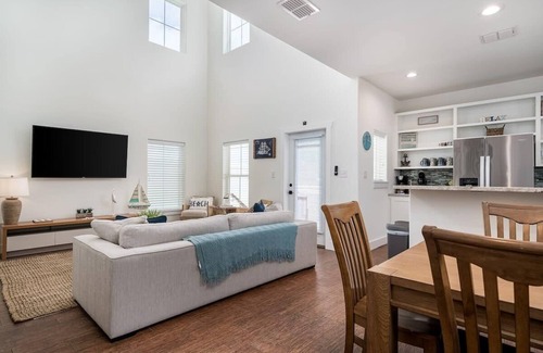 Port Aransas Villa | Coastal Chic Villa #5 - Comfortable King Beds