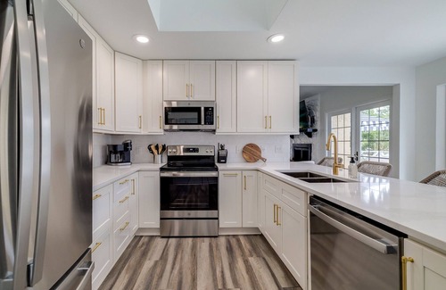 Talahi Island House | Coastal Chic Waterfront Island Living w/Yard + Parking by Lucky Savannah