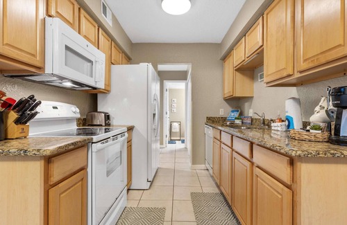 St. Augustine Beach Condo | Coastal Clipper – Charming 2 BDR, Walk to Beach!