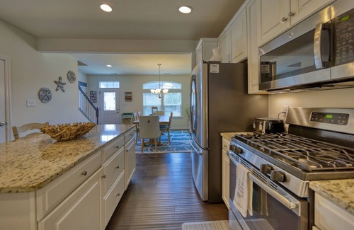 Lewes House | Coastal Club * 4BR Vacation Villa Home w 2.5 BA, sleeps 12