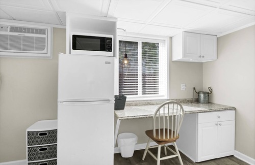 Airlie Condo | Coastal Comfort at The Waterway: Studio with Pool & Dining Nearby!