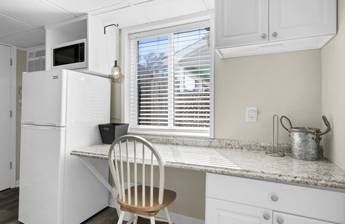 Airlie Condo | Coastal Comfort at The Waterway: Studio with Pool & Dining Nearby!