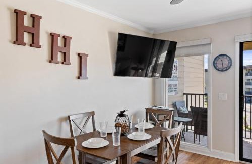 Folly Field Apartment | Coastal Comfort Escape - Beach & Tennis Resort & Beach Access