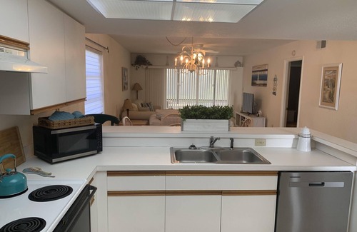 Englewood Condo | Coastal Comfort – 2BR Condo in Fiddlers Green