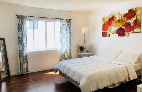 Mid-City House | Coastal Comfort Homestay in Santa Monica