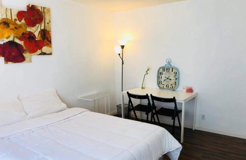 Mid-City House | Coastal Comfort Homestay in Santa Monica