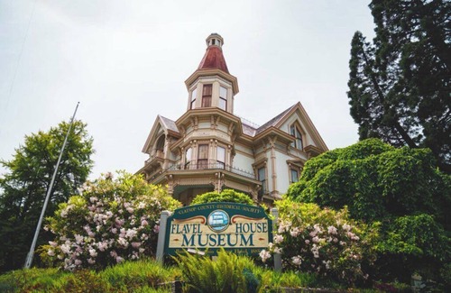 Astoria House | Coastal Comfort in Astoria – 4BR Near River, Fishing & History