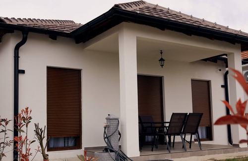 Ulcinj Villa | Coastal Comfort: Modern 2-Bedroom Getaway in Sunny Donji Štoj