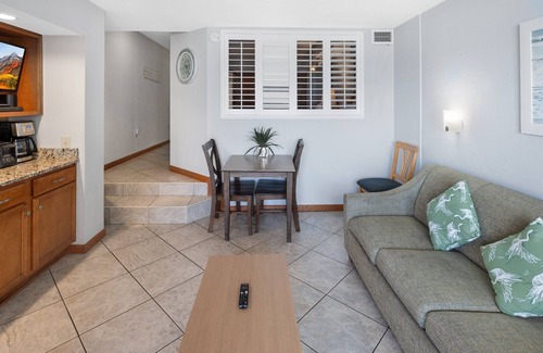 Windy Hill Condo | Coastal condo w/balcony & hot tubs
