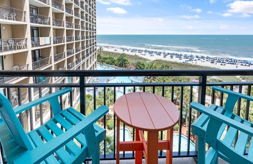 Windy Hill Condo | Coastal condo w/balcony & hot tubs