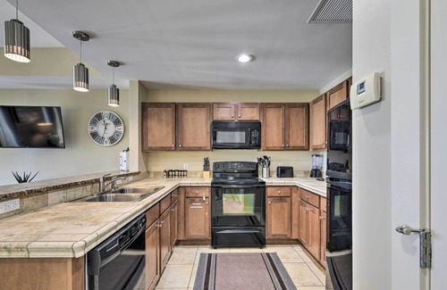 Panama City Beach Condo | Coastal Condo w/ Ocean Views & Pool Access!