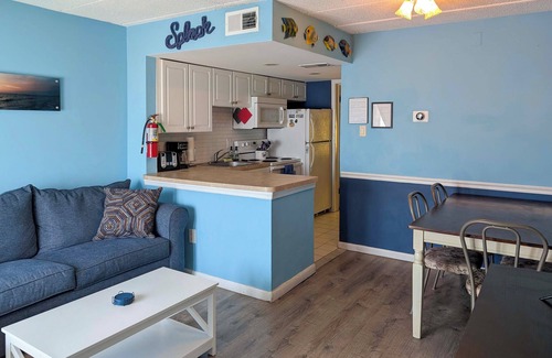 North Wildwood Condo | Coastal Condo w/Pool, 1 Block to Wildwood Beach!