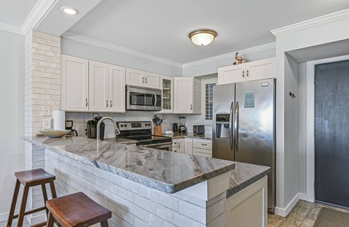 Holiday Isle Condo | Coastal Condo w/Spacious Private Balcony | $800 FREE Tickets to Attractions