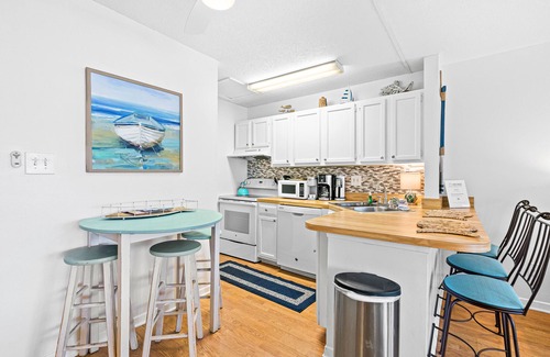 Holiday Isle Apartment | Coastal Condo with heated pool, hot tub, tennis, & beach access