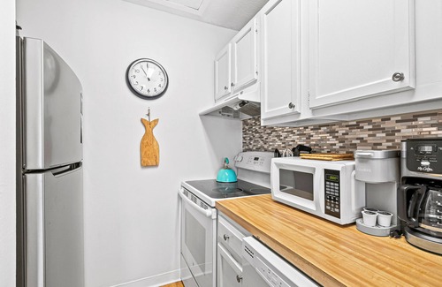 Holiday Isle Apartment | Coastal Condo with heated pool, hot tub, tennis, & beach access
