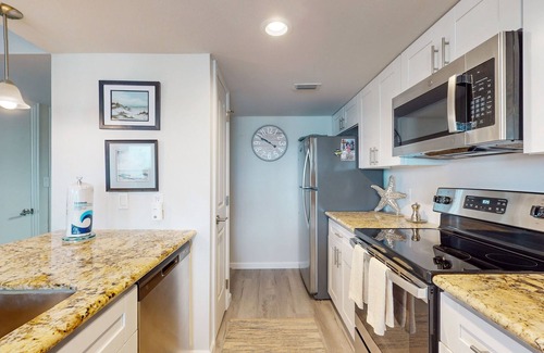 Harbor Oaks Condo | Coastal condo with shared pool & great views - great location