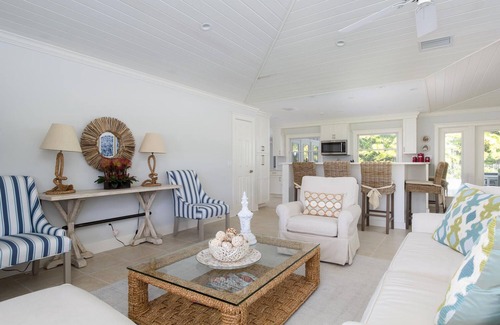 South Beach House | COASTAL CONTEMPORARY - Luxurious 4-BR Home, 2 minute walk to beach