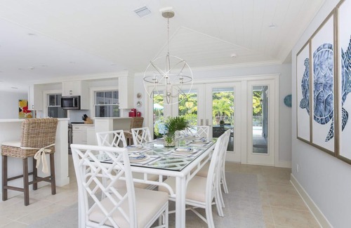 South Beach House | COASTAL CONTEMPORARY - Luxurious 4-BR Home, 2 minute walk to beach