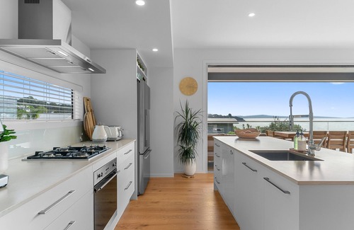 Langs Beach House | Coastal Cool - Luxury Langs Beach Accommodation