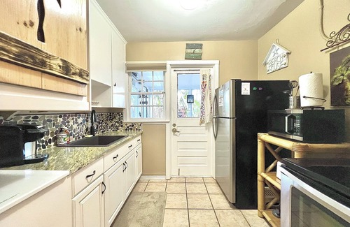 Cocoa Beach Cottage | Coastal Cottage 227 - Walk to Beach, King Bed
