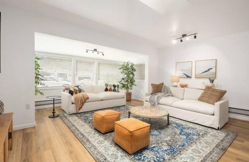 Birch Bay House | Coastal Cottage, 4 Large Decks, Close to Beach