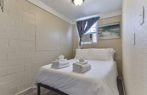 San Jacinto Apartment | Coastal Cottage 6, Across Street from Beach
