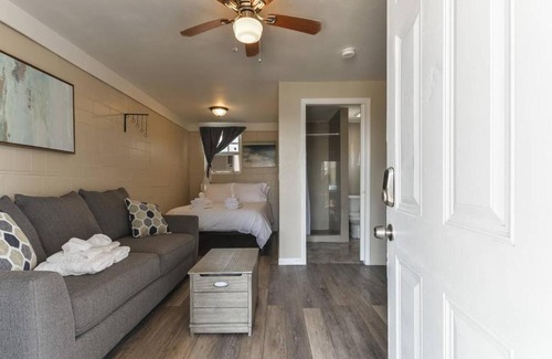 San Jacinto Apartment | Coastal Cottage 6, Across Street from Beach