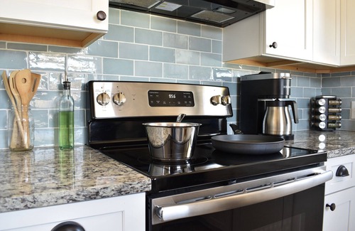 Cape Carteret Cottage | ⛵️Coastal Cottage in Waterfront Neighborhood