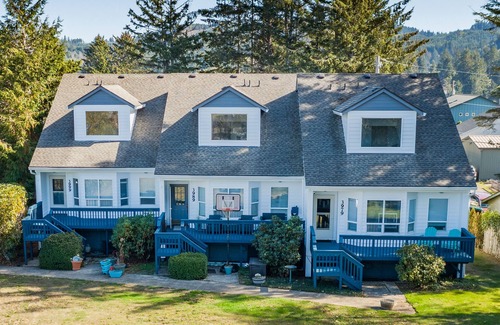 Neotsu House | Coastal Cottage, Lake, Ocean, Casinos, Hiking