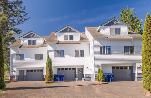 Neotsu House | Coastal Cottage, Lake, Ocean, Casinos, Hiking