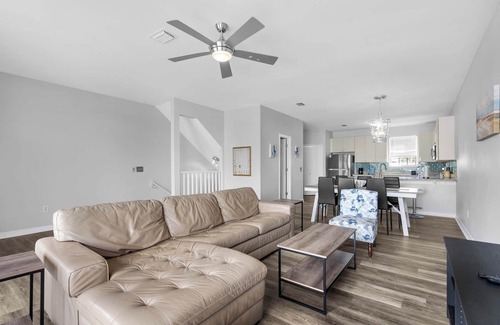 Navarre Beach House | 🌊 Coastal Cottage | Navarre Waterfront Home w/Dock + Balcony