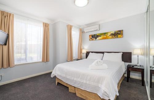 Broadwater House | Coastal Cottage - Unit 22 Cape View Resort, Busselton