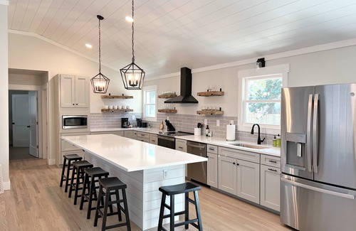 Old Village House | Coastal Cottage in Charming Old Mt Pleasant!