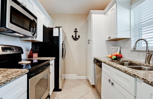 Holmes Beach House | Coastal cute on Anna Maria Island, 2 bedroom with private pool! Pet friendly