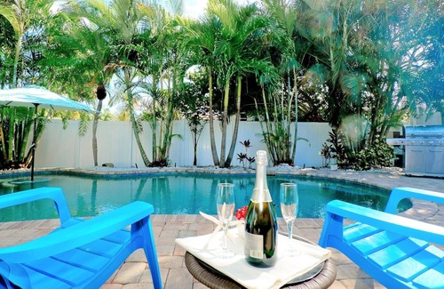 Holmes Beach House | Coastal cute on Anna Maria Island, 2 bedroom with private pool! Pet friendly
